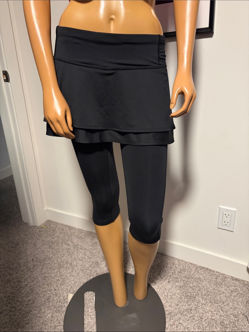 Athleta Skirted Capri Leggings… cute layered skirt